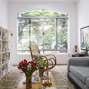 Lobo Urban Albergue